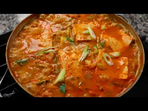 Cheonggukjang-jjigae (Extra-strong fermented soybean paste stew) 청국장찌개