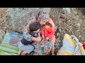 Download Lagu Nasib memilukan: Ibu tunawisma ketakutan setelah memasuki gubuk!
