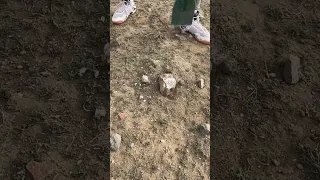 البحث عن الأحجار الكريمة وسط الجبال 