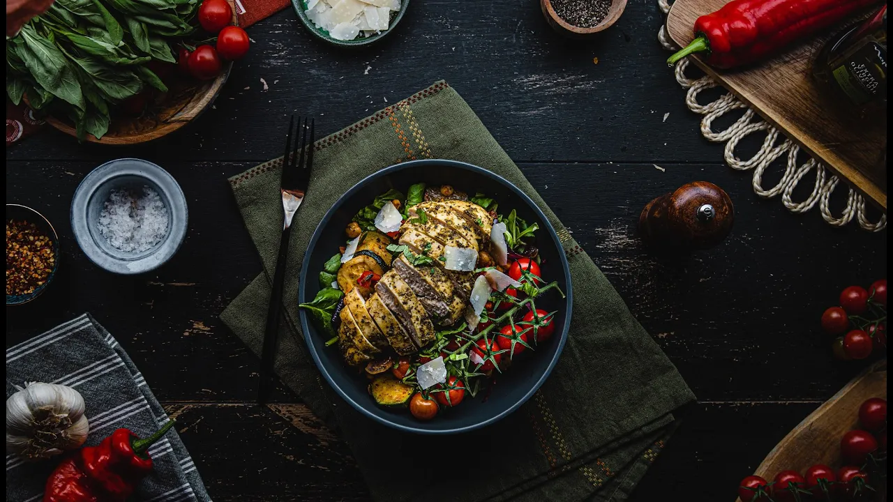 Napolina Pesto Chicken & Chickpea Salad