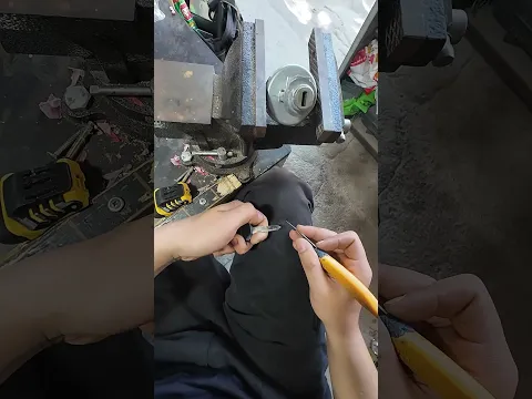 máy xúc bị mất chìa thì làm sao? #shorts #excavator