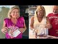 Download Lagu Vrouw wacht 25 jaar op huwelijkscadeau van bruidsmeisje. Wat ze vond, maakte haar sprakeloos.