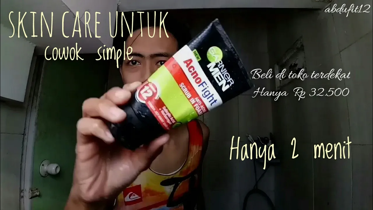 5 Rekomendasi Sabun Cuci Muka Pria Kulit Berminyak/Berjerawat 1. Garnier Men Turbo Light Oil Control. 