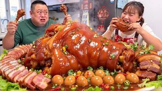 自私老公想偷吃我的蛋，非要跟我交換食物，結果錯過了原本藏在他碗裡的豬蹄