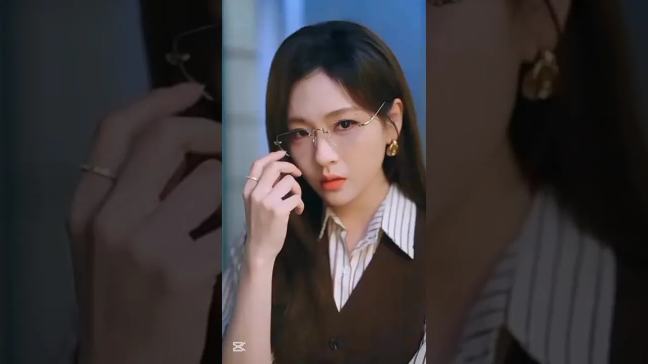girl was starting to get stressed by this Robot#kdrama #cdrama #kdramaedit #chinesedrama #engsub poster