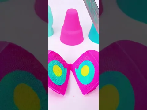 What happens when you cut kinetic sand? Pure sound satisfaction. #oddlyasmr #viralreels