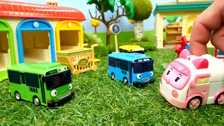 Rogi do desenho animado sobre os ônibus Tayo ficou doente! História infantil com brinquedos em PT