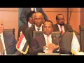 Download Lagu Deni oo eedeyn kulul u jeediyay Bangiyada iyo Somalia oo ka qeyb gashay kulan loga hadlayay dagaalka