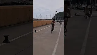 Pardon maman, mais cette vidéo est vraiment marrante 😆Port-Bou : super découverte pour nous ! 🌍