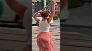 حكيم اية اللي بيحصل دة 