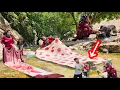 Download Lagu Heartbreaking scene: Pregnant mother faints while washing in river