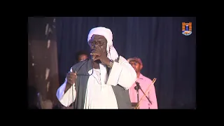 الامبراطور محمد البدرى يغنى للحوت محمود عبد العزيز 