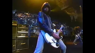 Download The Ramones - Censorshit, Take It As It Comes, I Wanna Be Sedated [Live in TV 1992] MP3