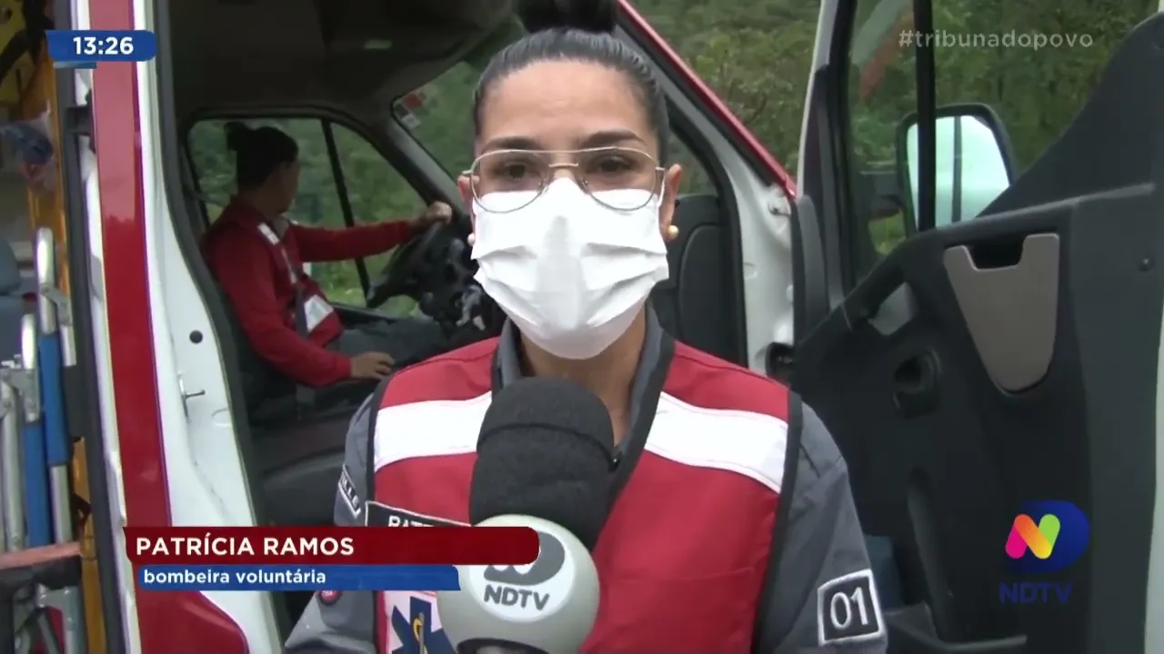 Serra Dona Francisca: acidente entre dois caminhões deixa motorista ferido