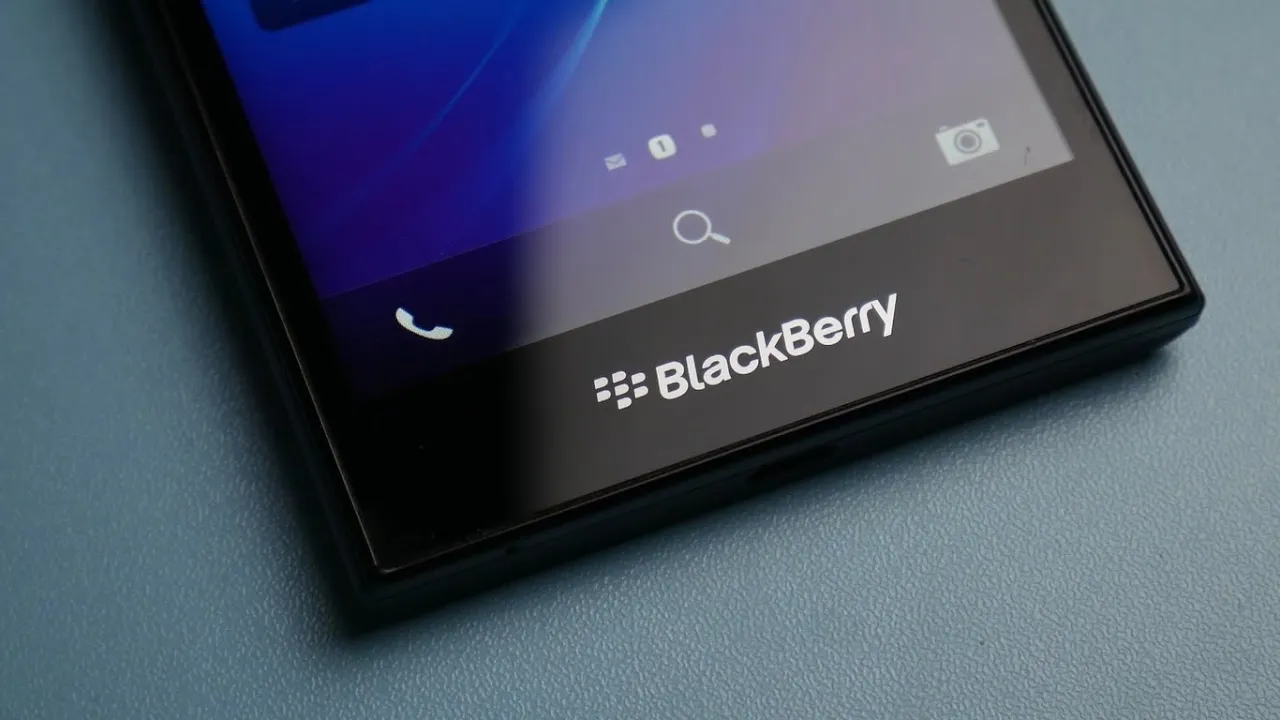 Berdasarkan informasi dari CrackBerry, BlackBerry telah menggandeng Foxconn untuk pengembangan smart. 