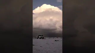 لحضه نزول المطر في الوادي غيمه سحاب اجواء امطار يوتيوب Youtube Youtube Shorts 