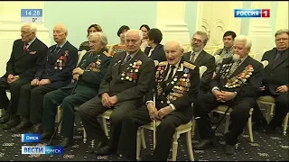 Юбилейные медали ветеранам Великой Отечественной войны сегодня торжественно вручил губернатор Омской области