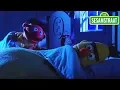 Download Lagu Hoe laat is het? - Bert \u0026 Ernie - Sesamstraat