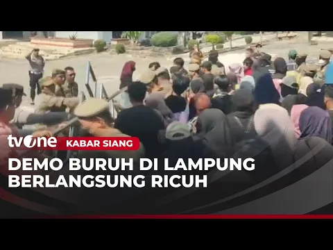 Ricuh! Demo Buruh di Lampung, Massa Jebol Pagar Kantor DPRD