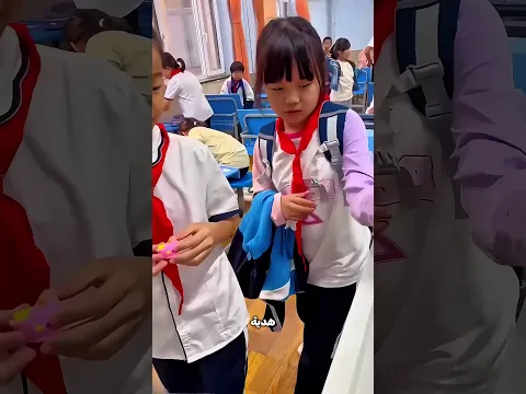 كل طالب حاول يعمل أحسن هدية للمُدرّس… لكن أبسط هدية هي اللي كسبت! 😱🎁❤️