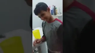 أنظر للولد الليبي الذي دخل فيه الجن في الحمام في سنه 2017 