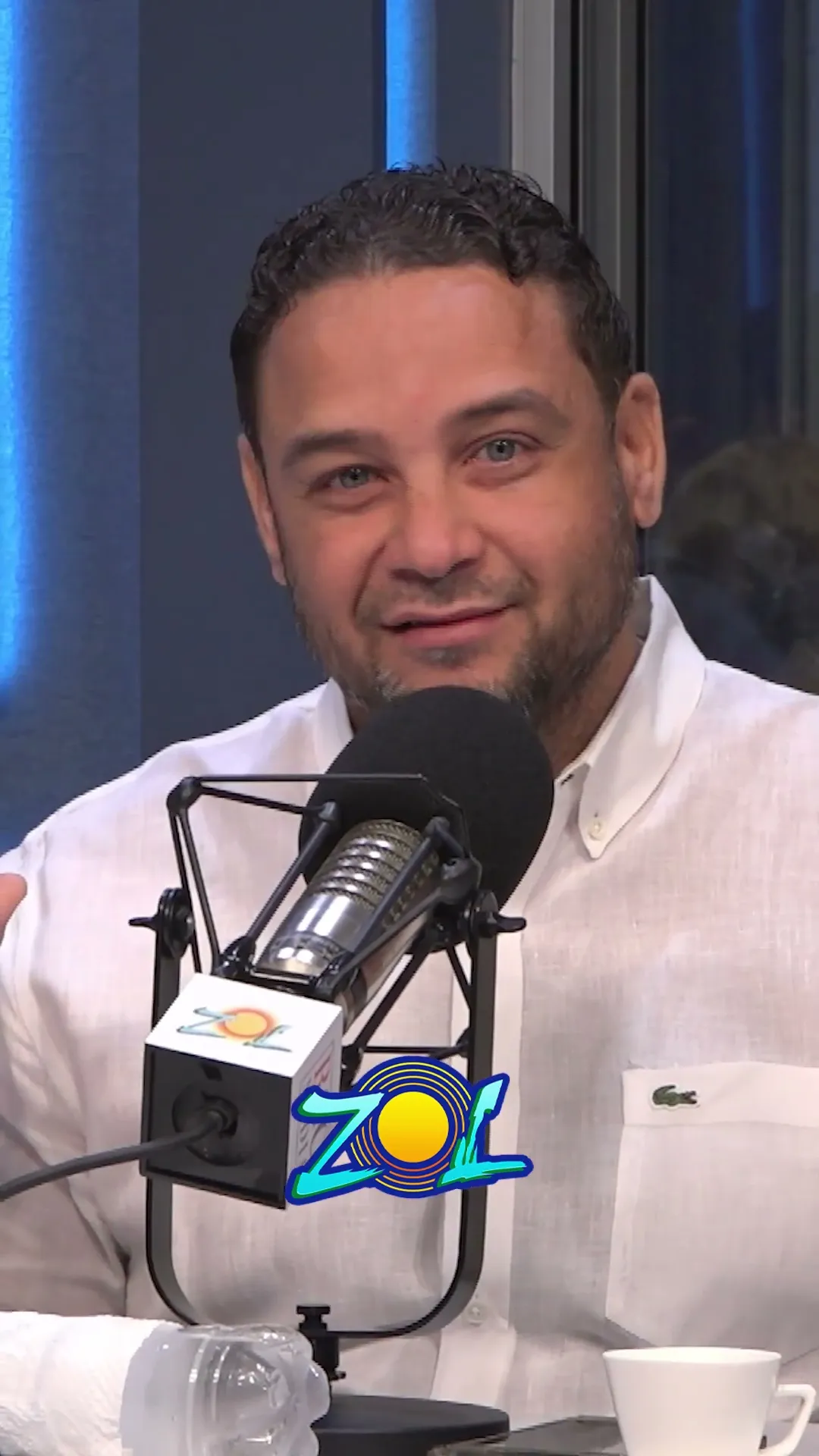 "USTEDES SON UNOS FARSANTES"