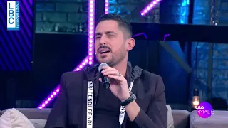 في        محمد خيري يؤدي قصيدة  اللؤلؤ المنضود  في استوديو         دندنها