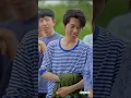 穷小子重生成傻瘸子，开局救下落水村花，她竟要以身相许给他当老婆！全村都等着看他笑话，岂料他觉醒神级签到系统，凭借前世技术分家立户，打脸全村逆袭成首富！