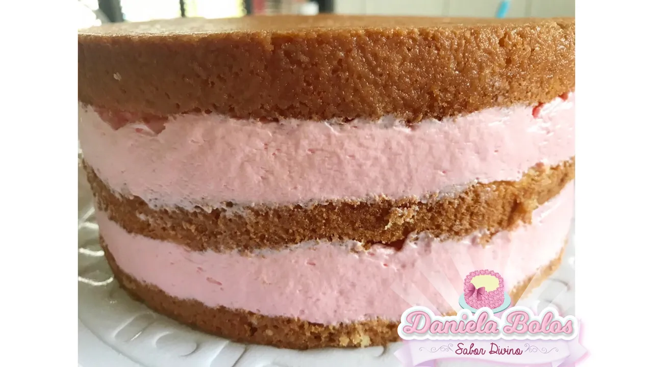 O MELHOR BOLO BOMBOM DE MORANGO - Isamara Amâncio