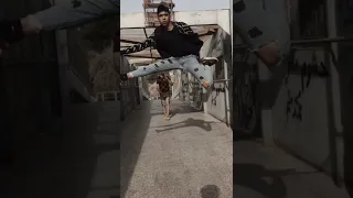 عقباوي بطير في الجو       دندنها