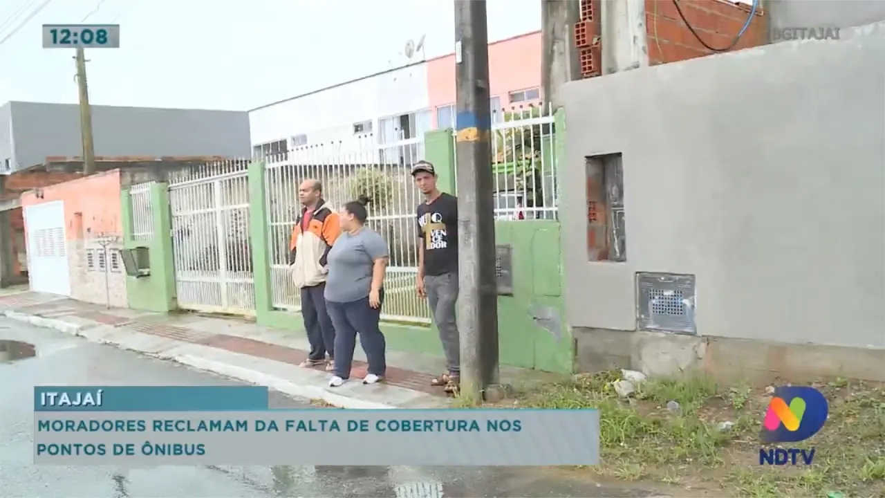 Moradores reclamam da falta de cobertura nos pontos de ônibus em Itajaí