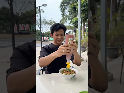 Ketika kentut sambil nuang saus #shaideography