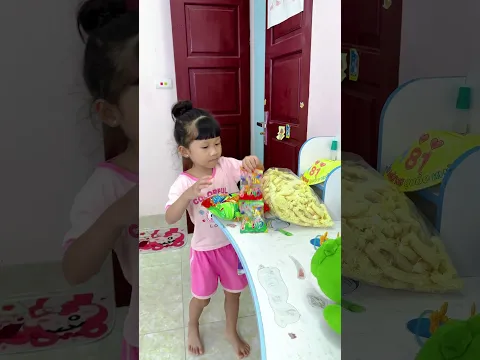 Oh my God, I can't believe my eyes—my child actually gave up snacks 👧🍬 #funny #couple
