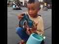 Download Lagu Pengamen cilik viral, ada yang tau apa judul lagunya?