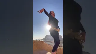 براحة شوية علينا يا شيخة    رقص جامد    دندنها
