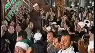 الشيخ عبد التواب البساتيني يلتف حوله محبيه وابتهال فجر لا مثيل له من مسجد الحسين فتره التسعينيات     دندنها