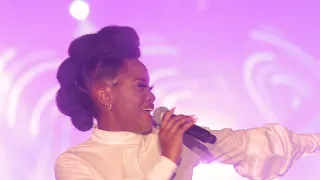 nomandla sandra akukabonakali live 