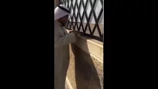 حقيقة معجزة قبر حمزة عم النبي يخرج منه المسك 