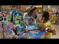 Descuentos en articulos escolares seleccionados y una bolsa de regalo en OfficeMax