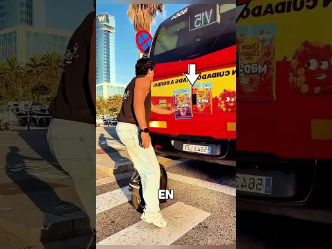 😂 ¡Perdió su teléfono por grabar un video! 😱📱 #shorts