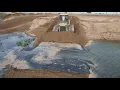 Lagu Wonderful SHANTUI Bulldozer Pushing sand fill in mud with 22ton Dump truck pouring 
