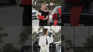 مين أحلا مع سيارتها لانا أو لين  مين أحلا مع سيارتها لانا أو لين