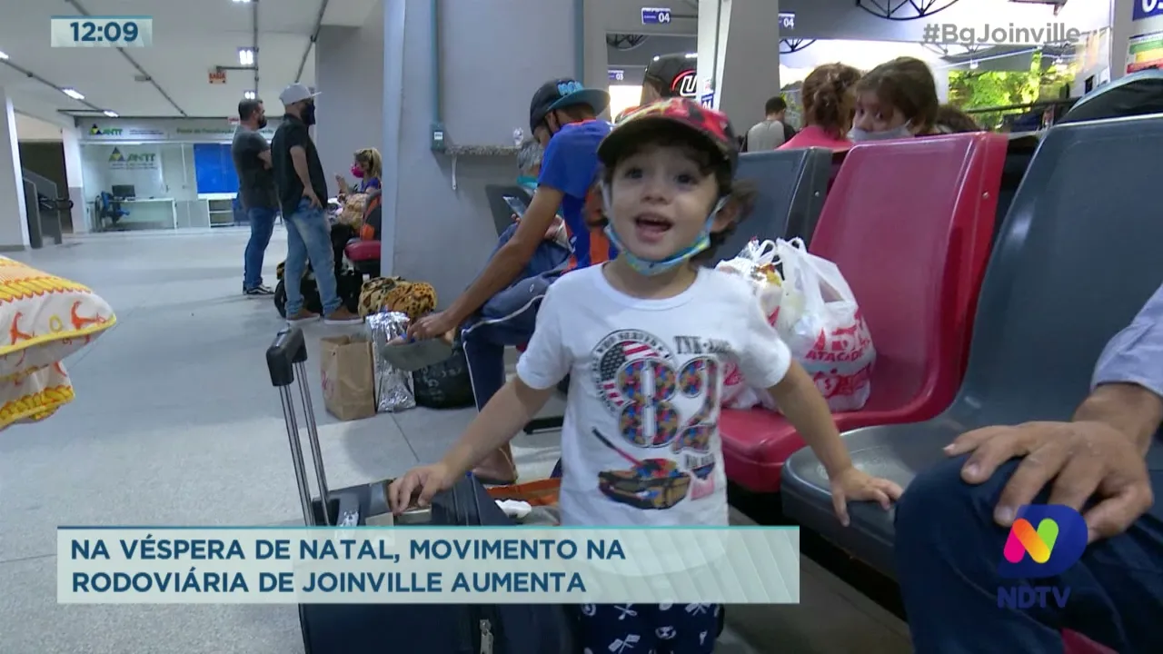 Na véspera de Natal, movimento na rodoviária de Joinville aumenta