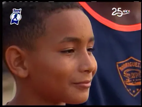 La noticia positiva: Niños futbolistas juegan por cumplir sus sueños