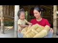 Download Lagu Single mother goes into the forest to pick giant bamboo shoots - prepares meals with her children