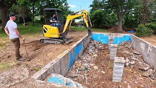 3 Ton Mini Excavator vs Concrete Pool (Huayee/Takeuchi) - NNKH