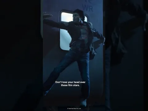 #GauravChandna Does The UNTHINKABLE To Avoid Getting KICKED OFF The Train🫢 #Fan #SRK
