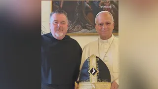 Pope Leo gifted White Sox pope hat in Rome