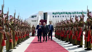 رئيس الجمهورية يصل إلى عمان في زيارة رسمية 