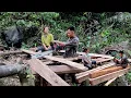 Download Lagu met haar man in het bos hout zagen. Voorbereidingen voor de bouw van een nieuw houten huis